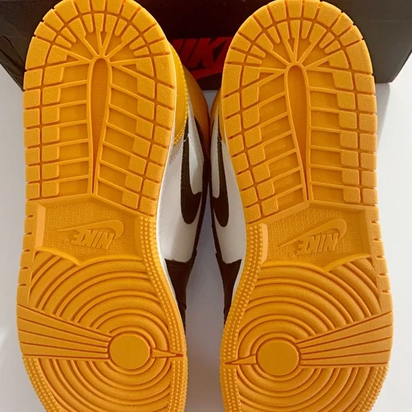 ❌SOLD🎁Nike Air Jordan 1 Retro High OG Taxi Yellow Toe WMNS 8 - Picture 5 of 10
